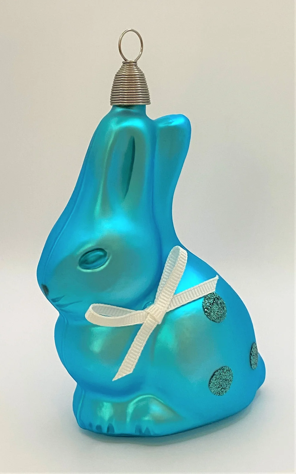 Sonstige Hellblauer sitzender Osterhase