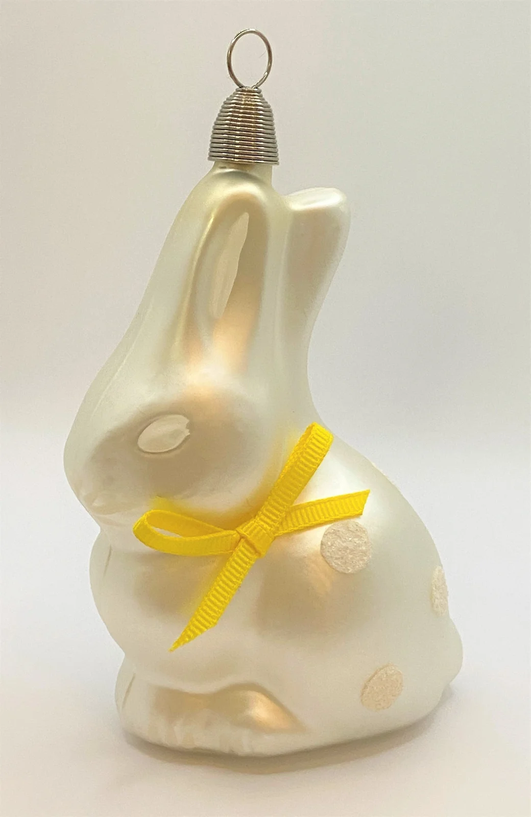 Sonstige Weisser sitzender Osterhase