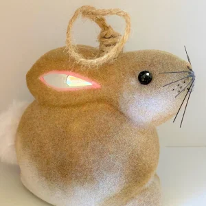 Dagmara Braunweisser flauschiger Osterhase