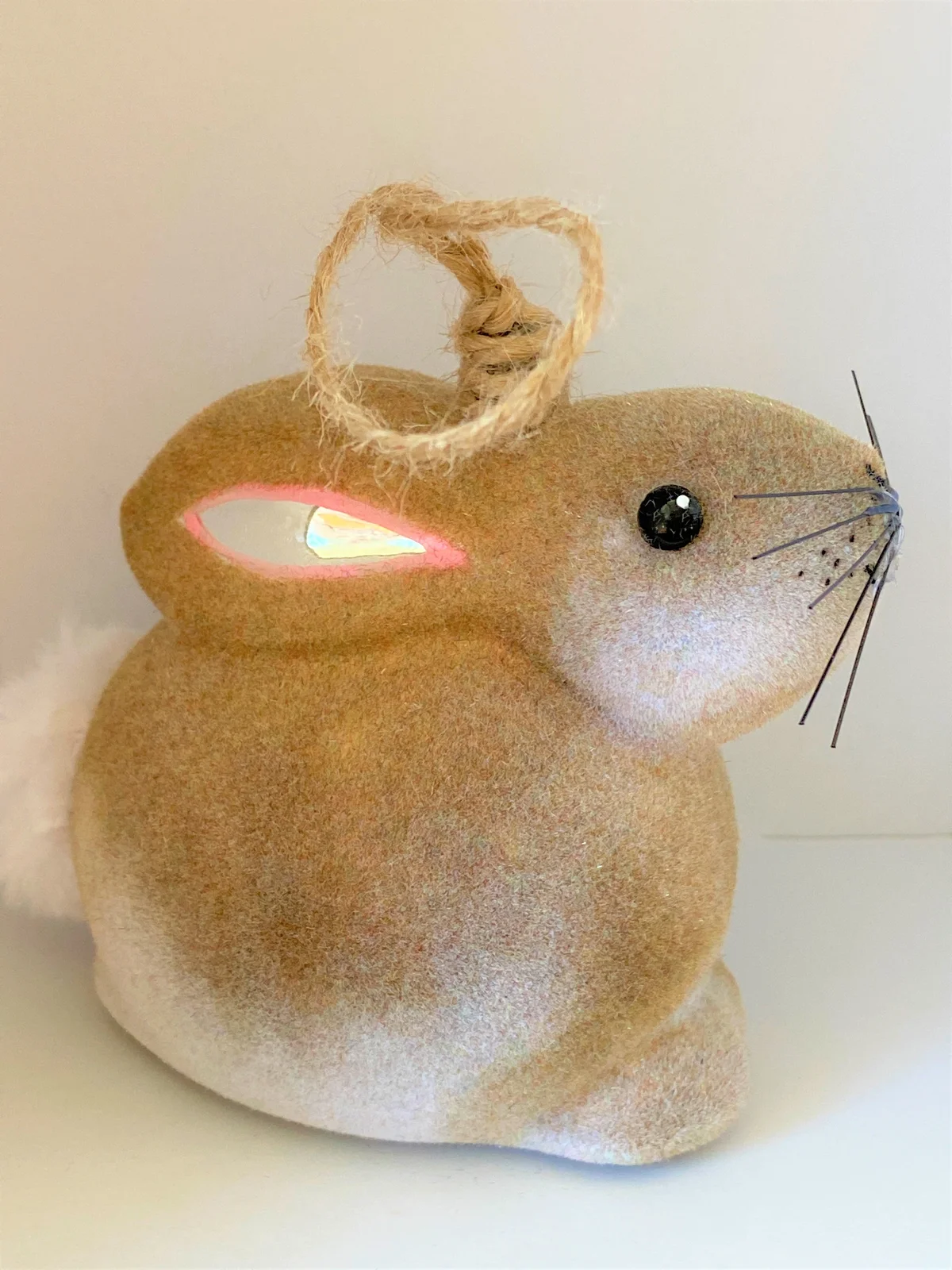 Dagmara Braunweisser flauschiger Osterhase