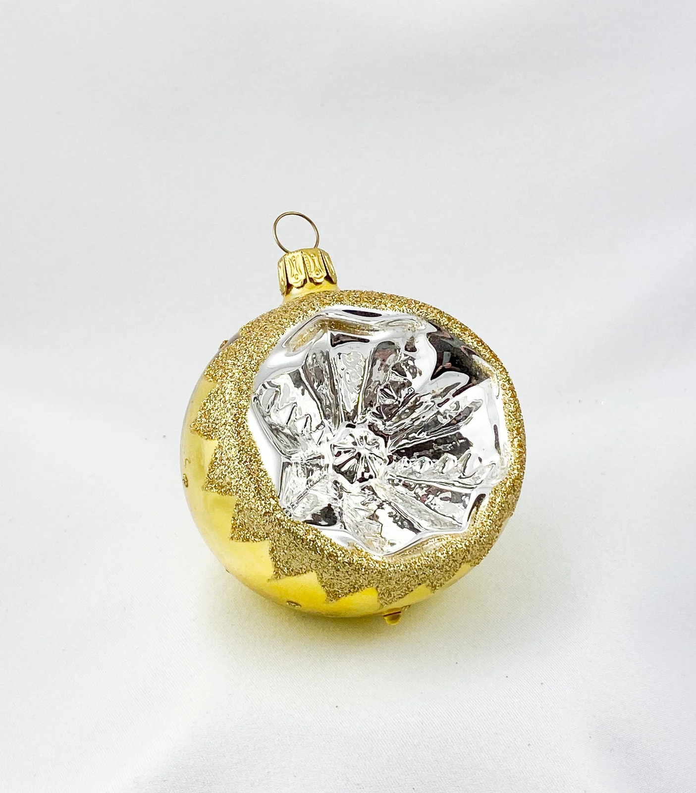 Dummy Kugel gold glanz mit silbernem Einstich und goldenem Dekor