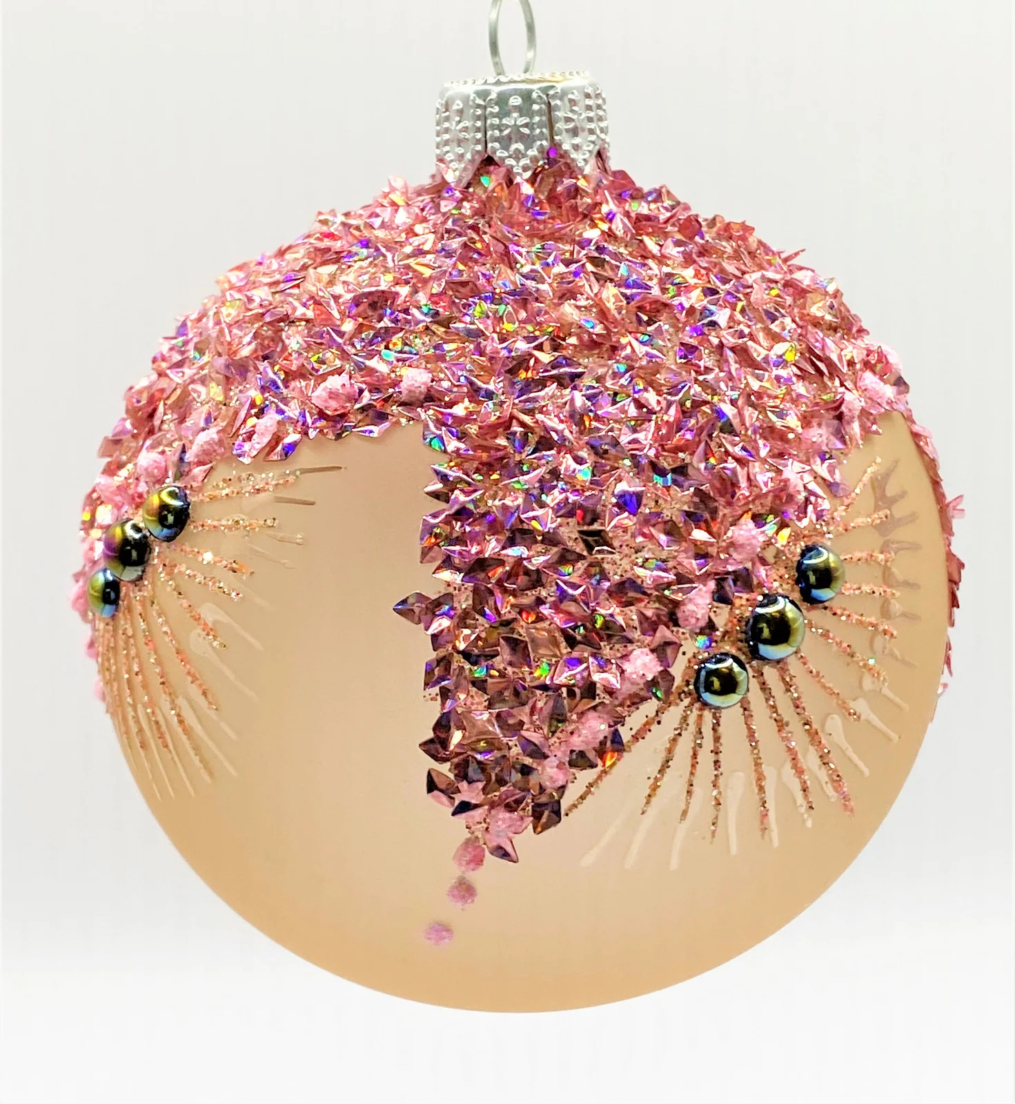 Dagmara Kugel bräunlich transparent mit rosa Glitzerflocken und petrol Steinen