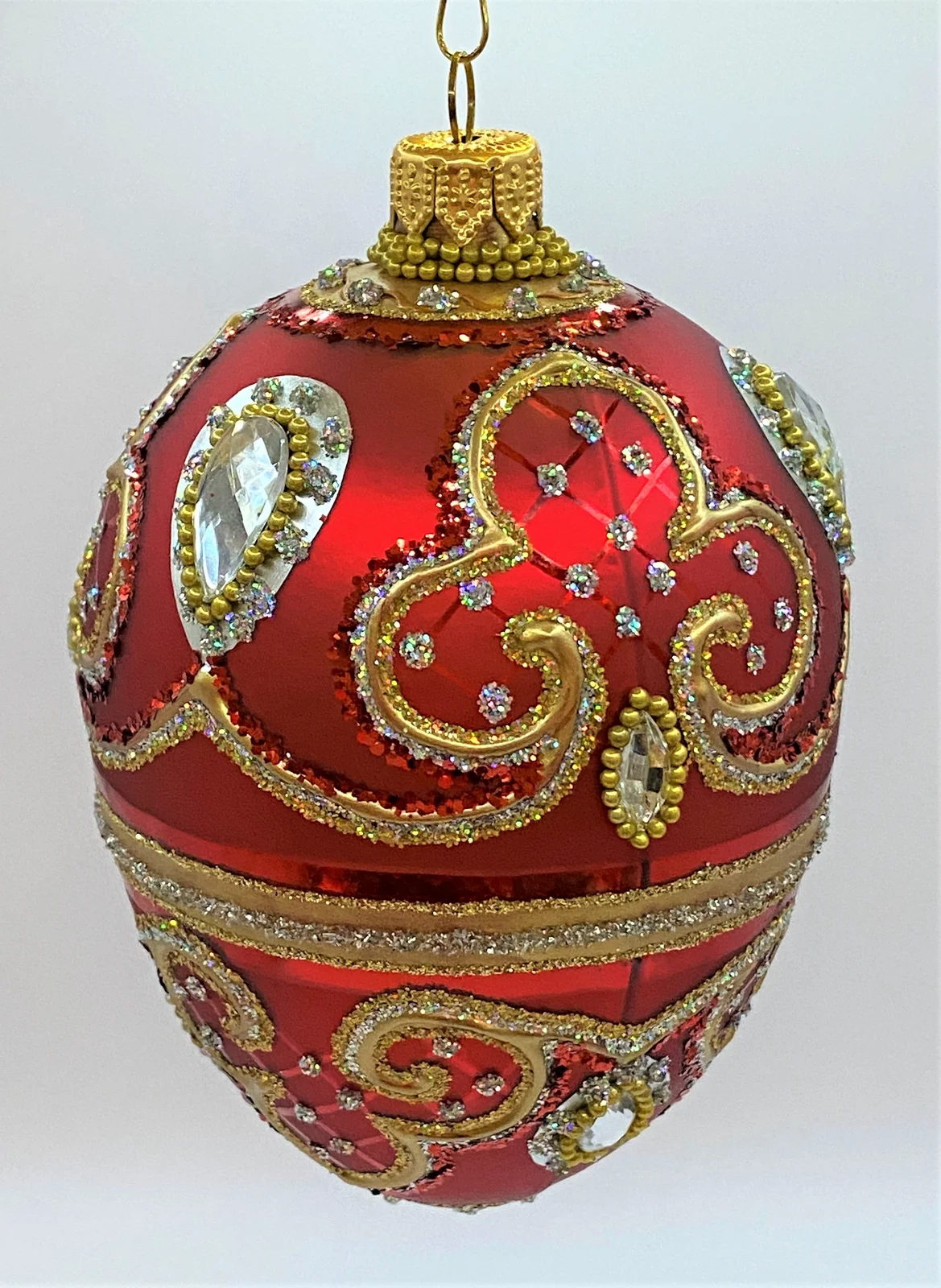 Hanco Warmrotes Faberge-Ei mit Barock Muster, silberne Steine