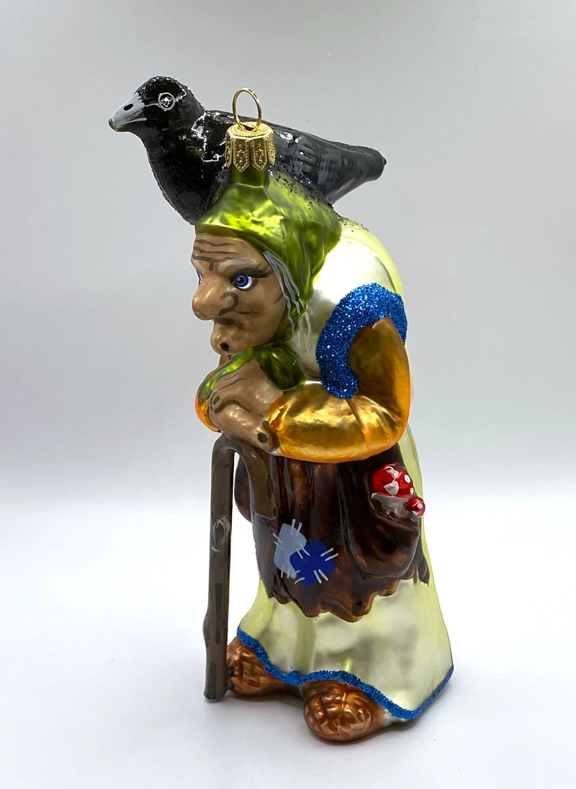 Wiktoria Baba Jaga mit Rabe auf der Schulter