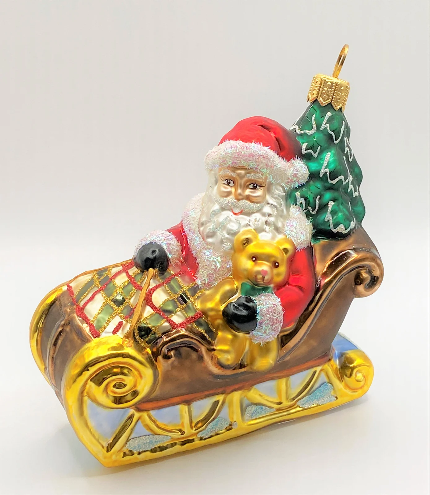 Hanco Weihnachtsmann bringt den Christbaum mit dem Schlitten, karierte Decke