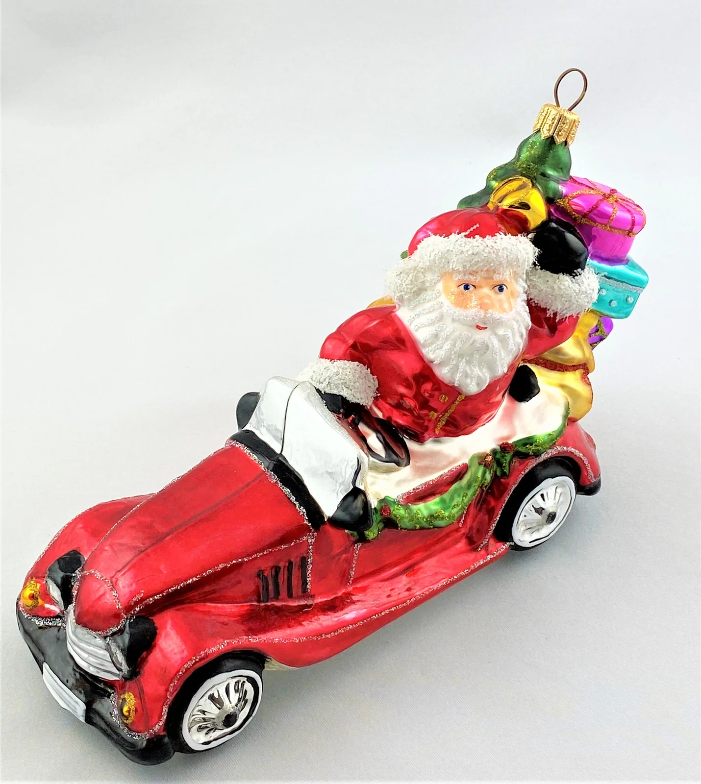 Glassware Santa bringt die Geschenke mit dem Oldtimer-Cabrio