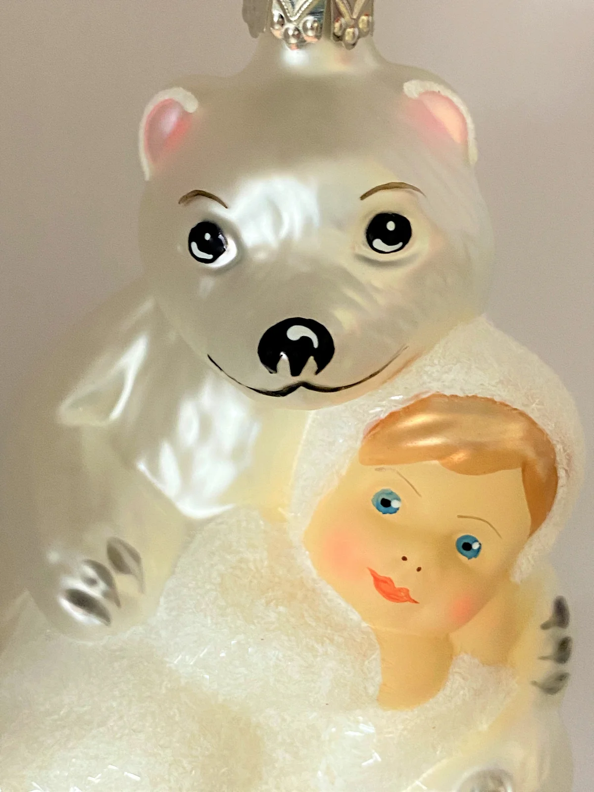 Inge-Glas Schneekind mit dem grossen Kuschelbär