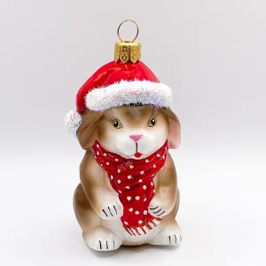 Hanco Kleiner braun-weisser Hase mit roter Mütze und Schal