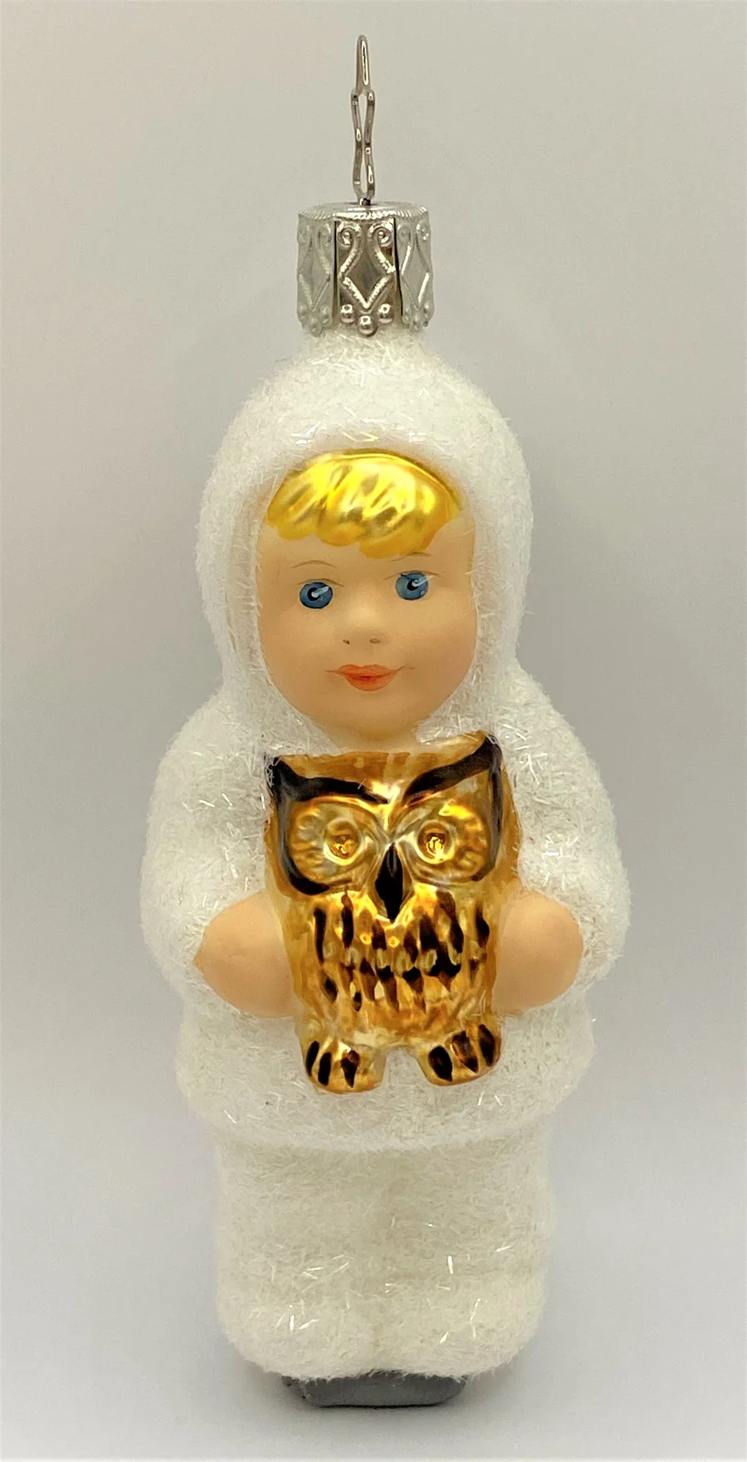 Inge-Glas Schneekind spielt mit der Eule