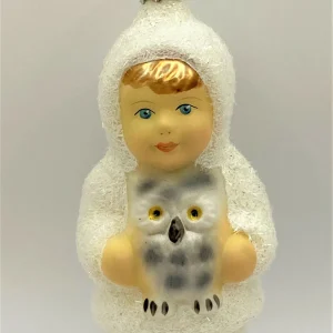 Inge-Glas Schneekind mit grauer Eule auf dem Arm