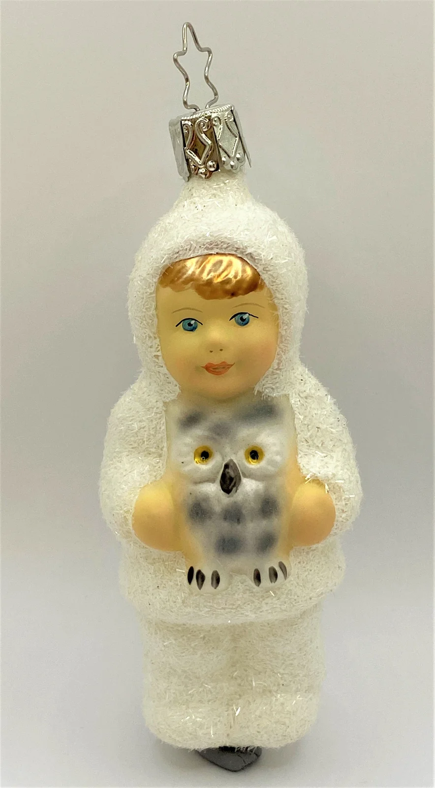 Inge-Glas Schneekind mit grauer Eule auf dem Arm