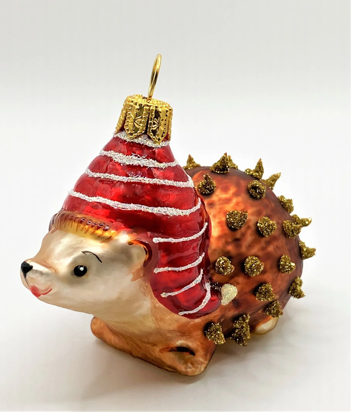 Hanco Süsser Igel mit roter Bommel-Mütze