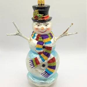 Hanco Schneemann mit buntem Schal und Hut
