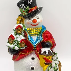 Glassware Schneemann bringt den Weihnachtsbaum geschmückt mit Vogelhäuschen