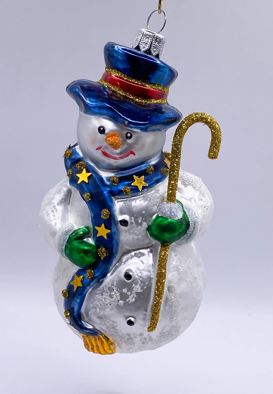 Hanco Schneemann mit blauem Hut und Sternchen-Schal