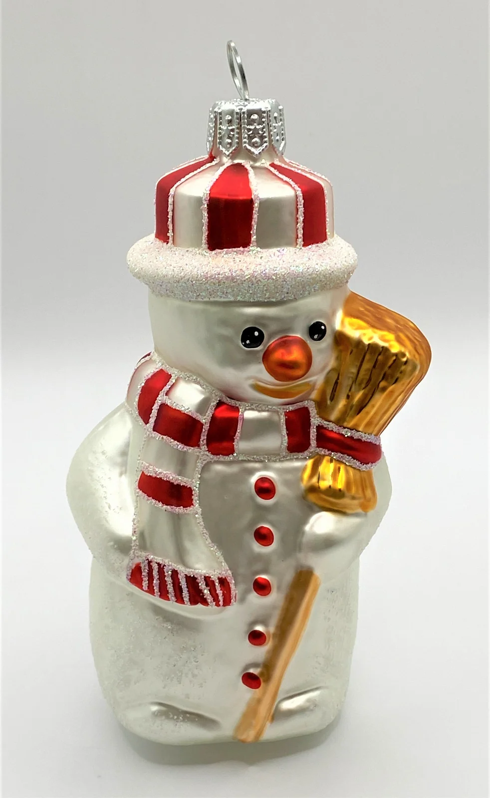 Sonstige Schneemann mit gestreiftem Hut und Besen