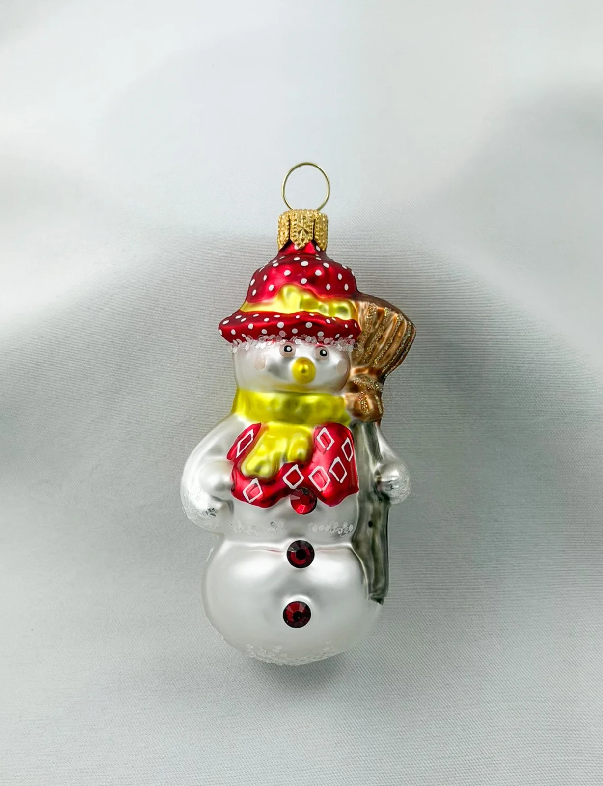 Sonstige Schneemann mit Besen und rotem Hut