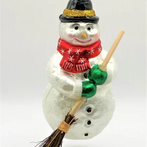 Hanco Schneemann mit Sternchen-Schal und Reisigbesen