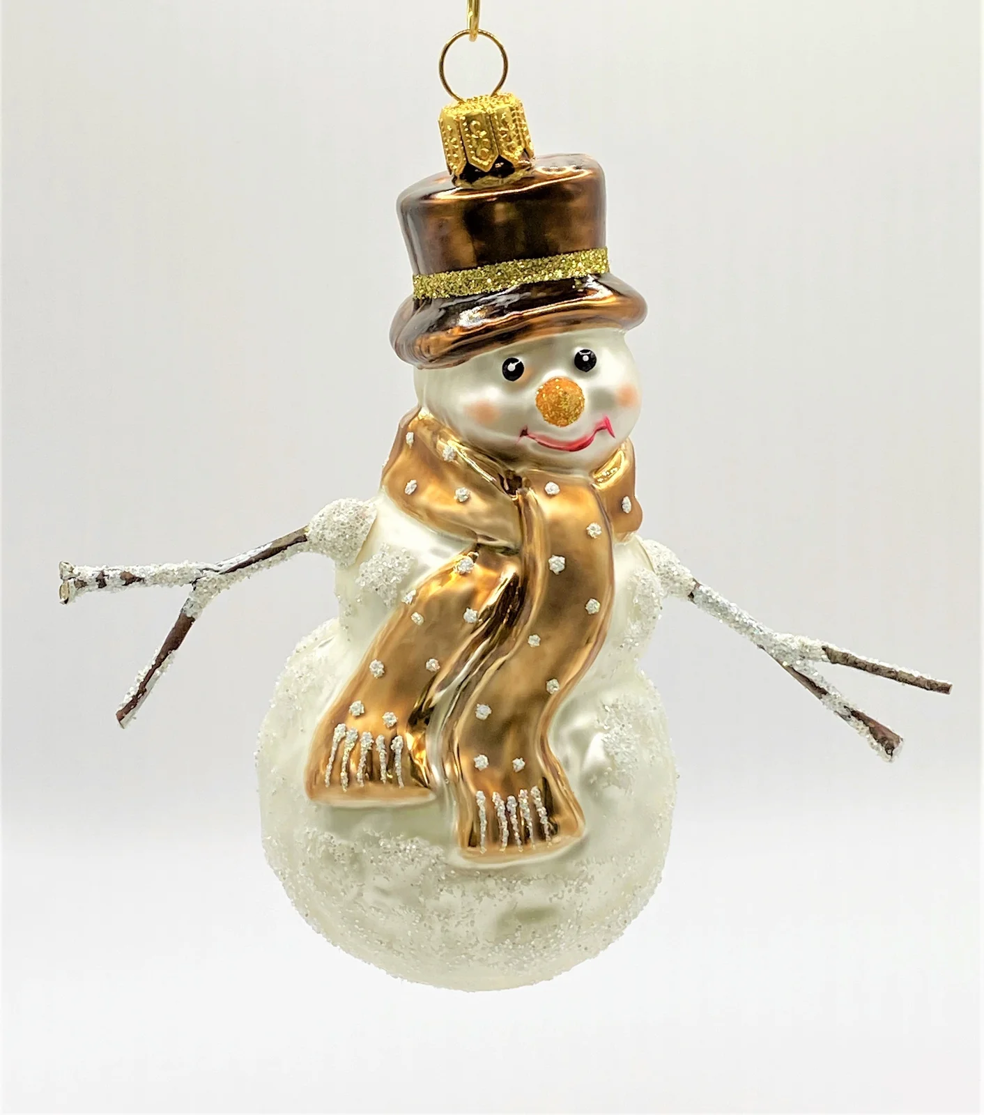 Hanco Schneemann mit braunem Schal und Hut