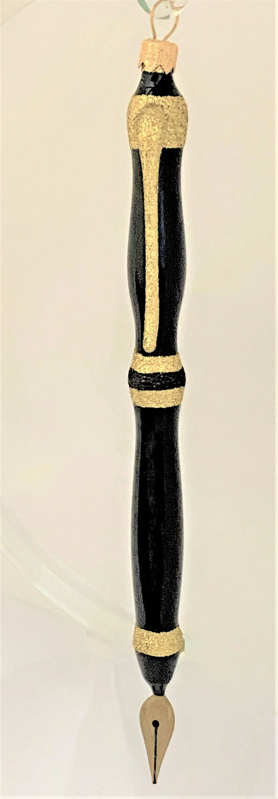 Wiktoria Füllfeder schwarz mit Golddekor