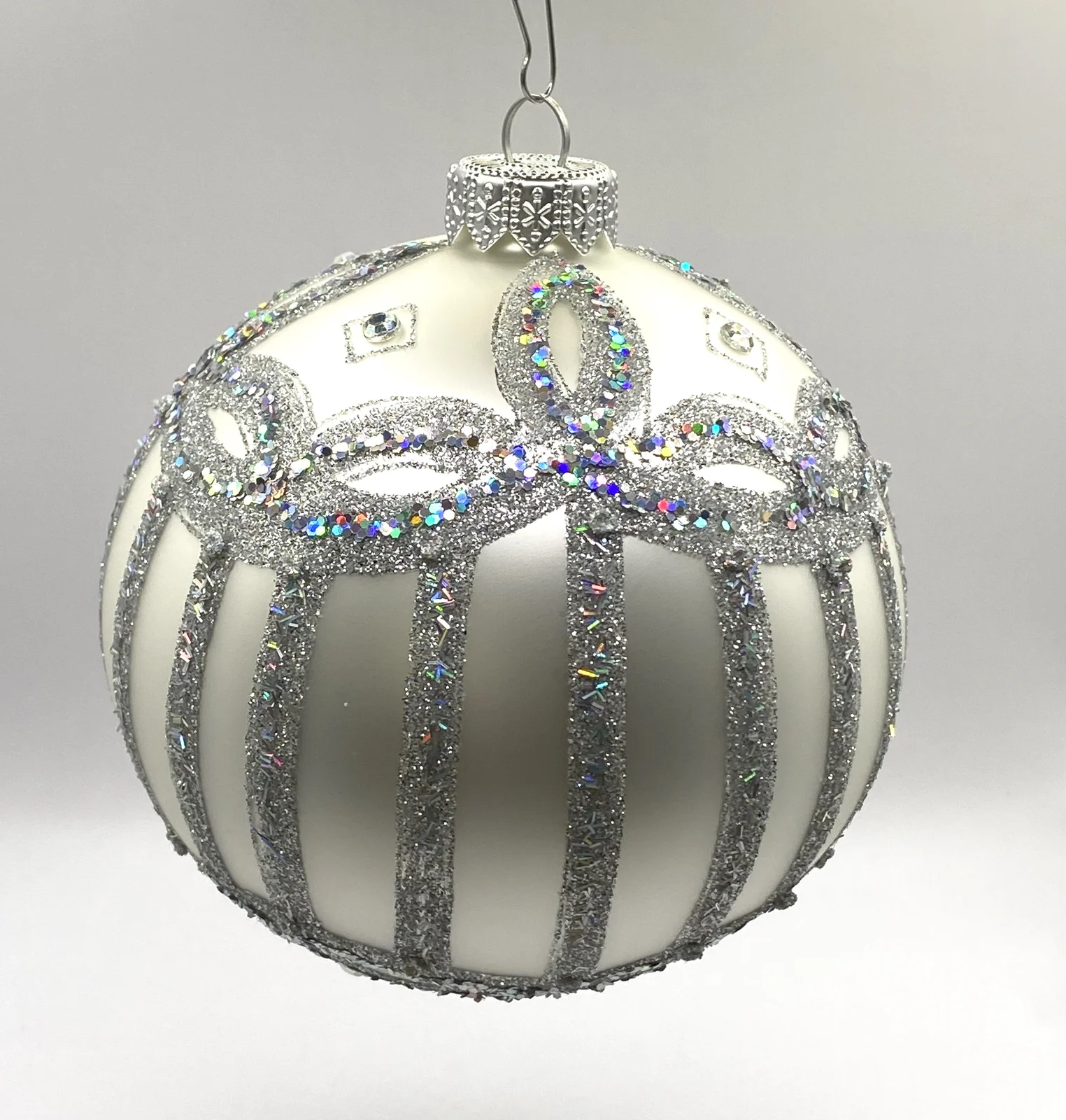 GMC Kugel weiss silber mit Biedermeiermotiv