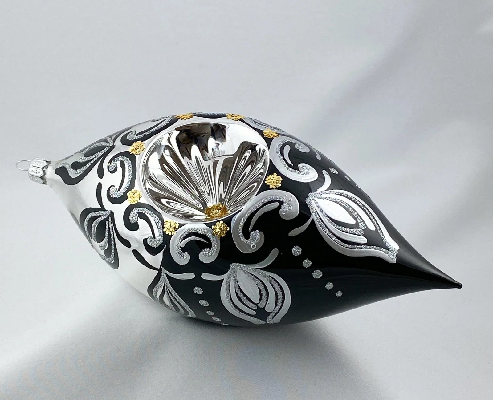 Wiktoria Grosse Olive in Silber/Schwarz mit silbernem Reflex