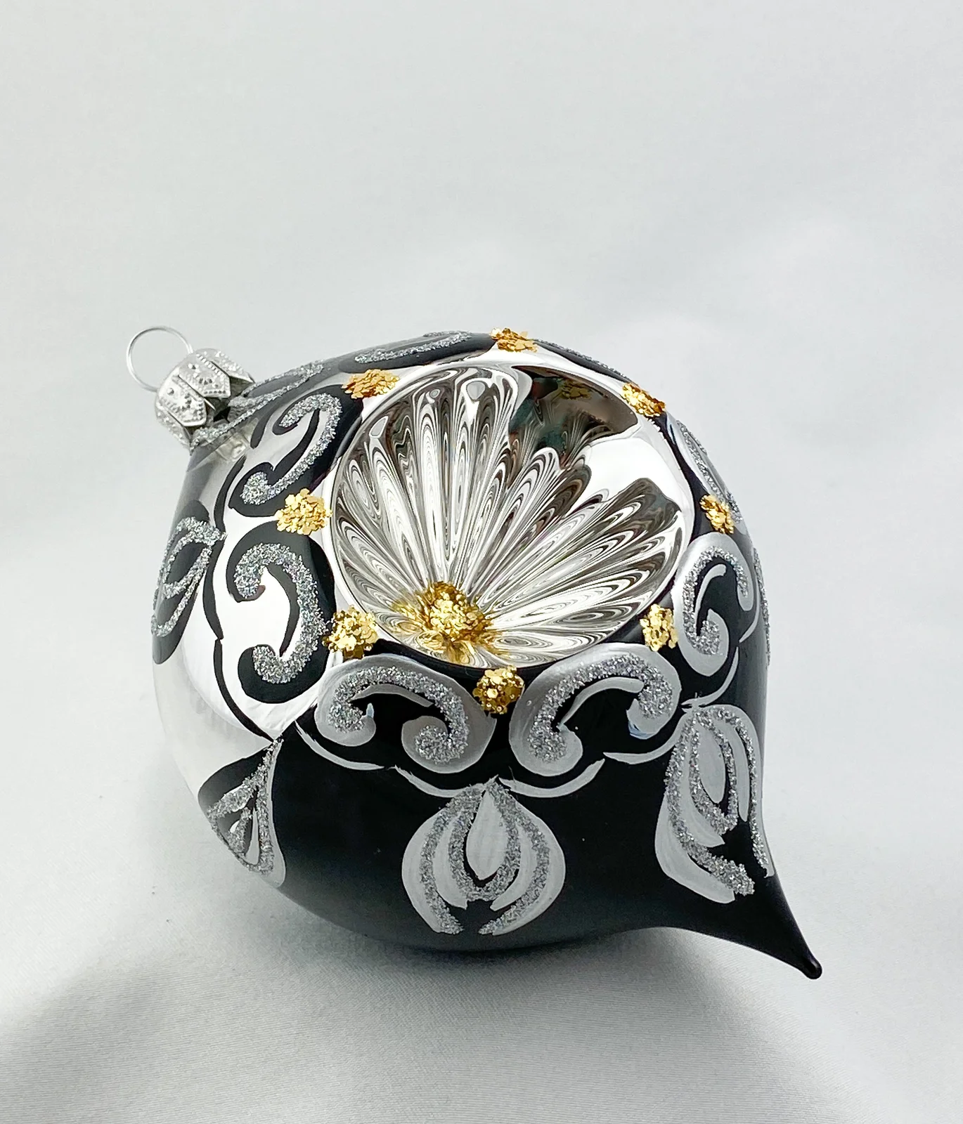 Wiktoria Kurze Olive in Silber/Schwarz mit silbernem Reflex