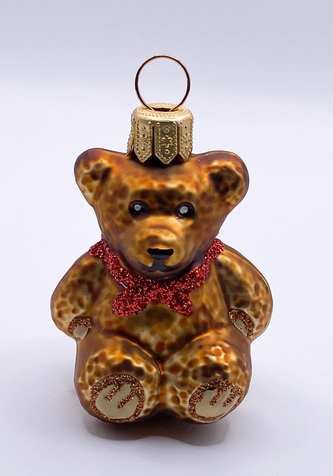 Glaspol Sitzender Teddybär mit roter Schleife