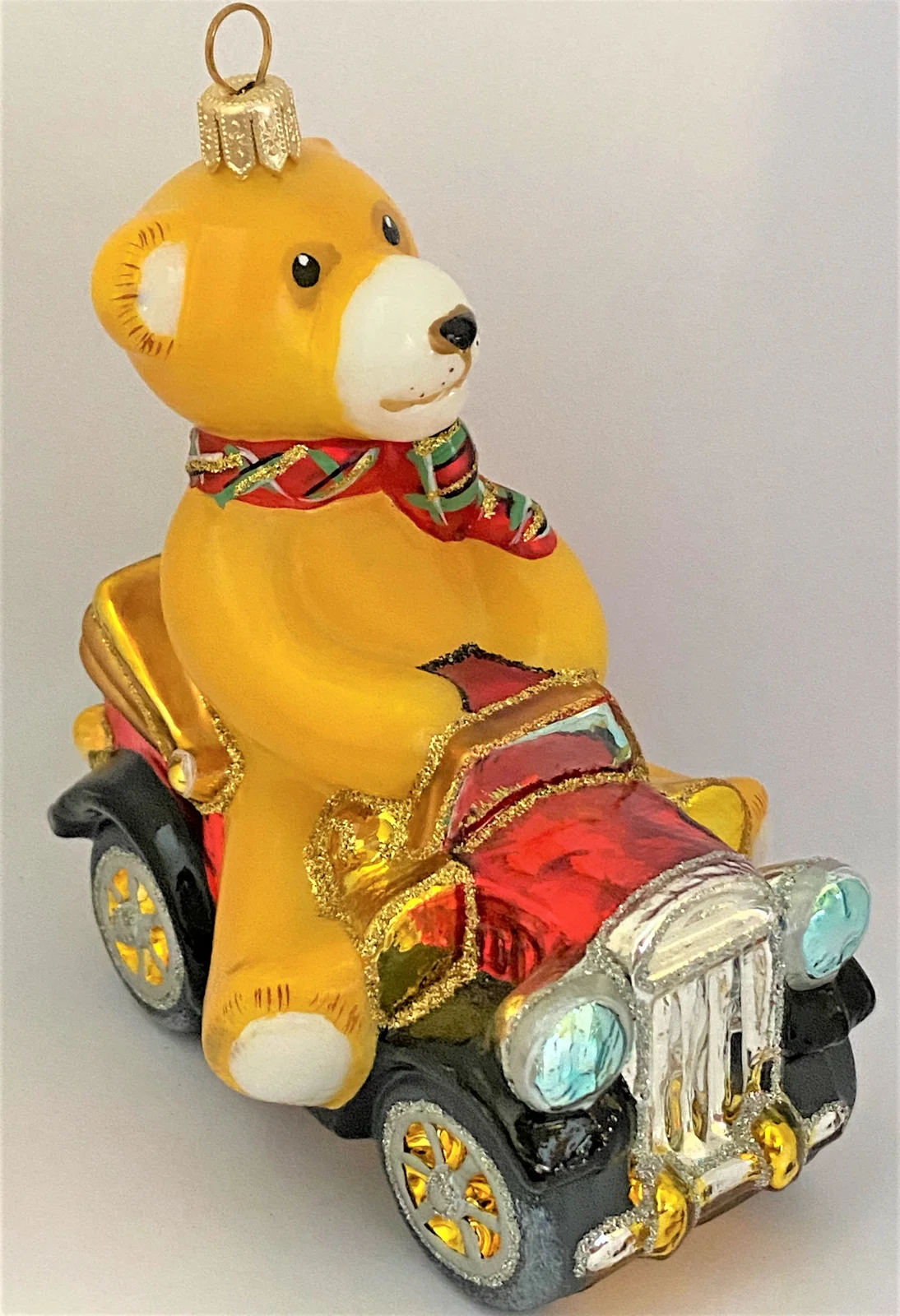 Komozja Teddy-Bär im roten Cabriolet, KOMOZJA MOSTOWSKI