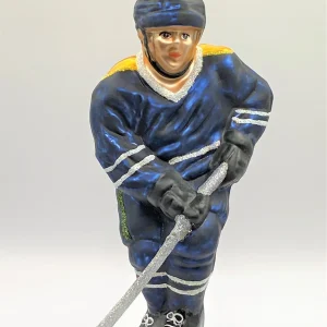 Hanco Schweizer Eishockey Spieler in dunkelblauem Trikot mit gelbem Streifen