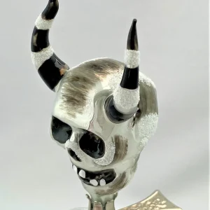 Wiktoria Wilder Skull mit gestreiften Hörnern