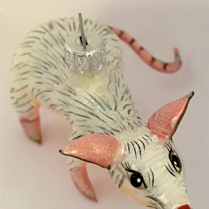 Wiktoria Weisse Ratte mit rosa Schwanz