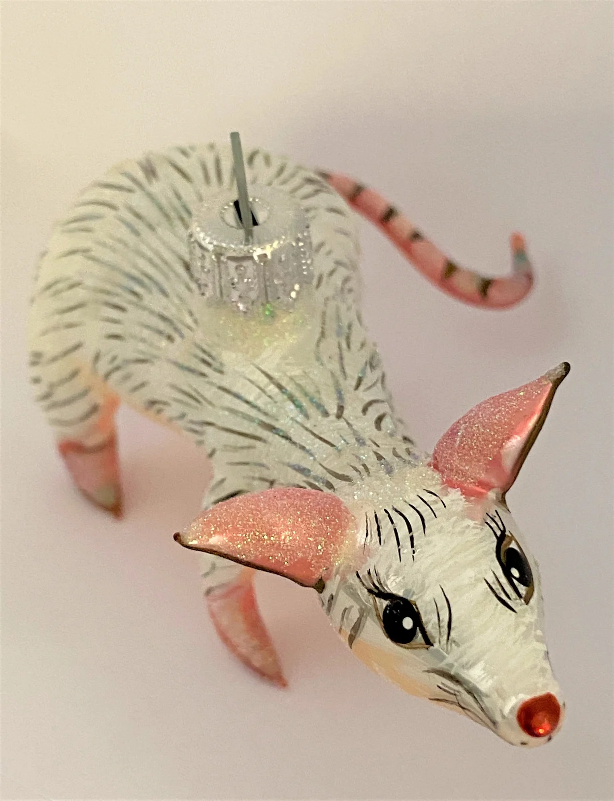 Wiktoria Weisse Ratte mit rosa Schwanz