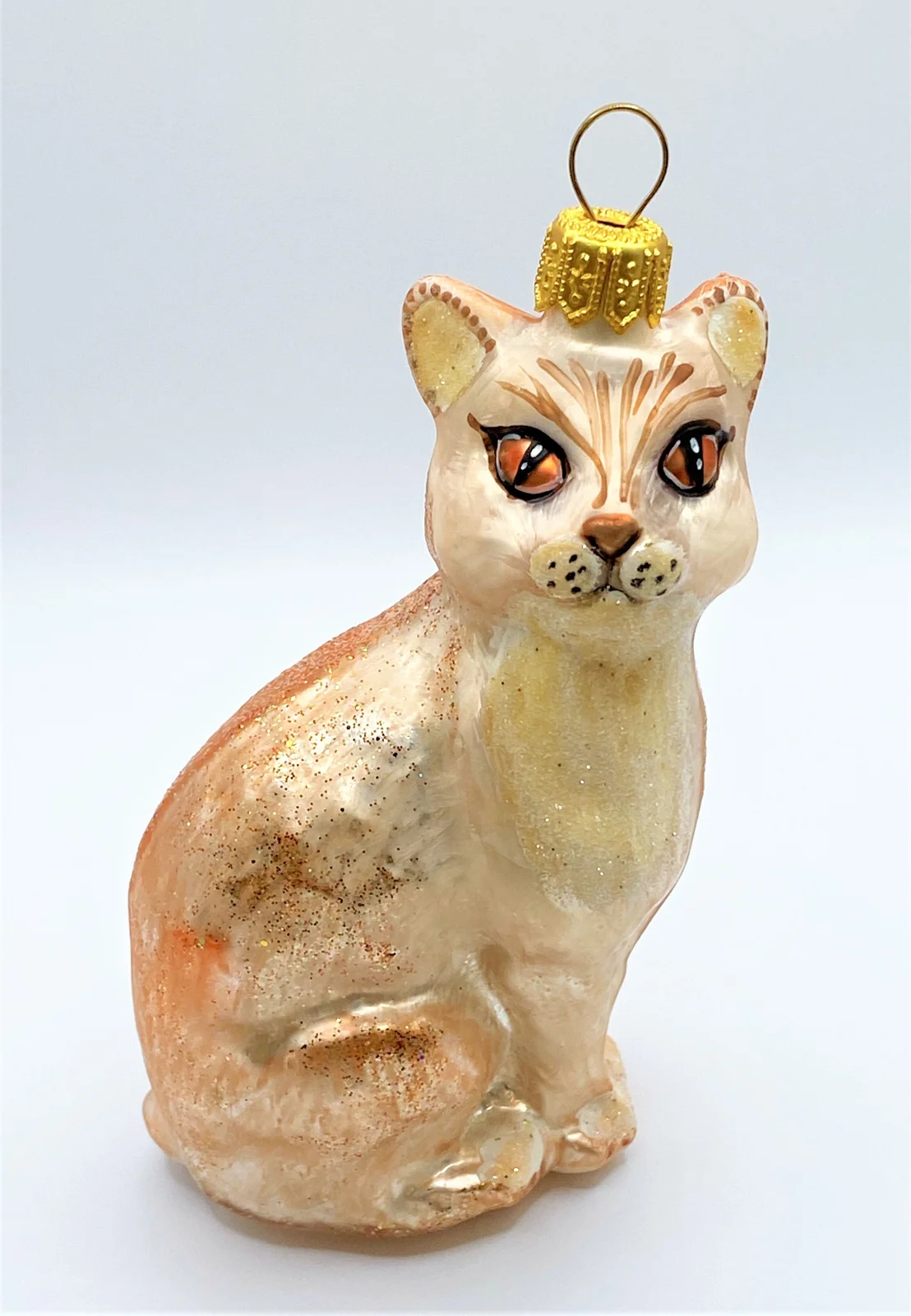 GMC Aufrecht sitzende rot/weisse Katze