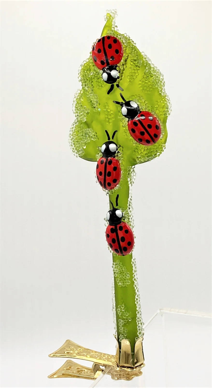 Wiktoria Marienkäferchen krabbeln am Blatt, Glücks-Käfer