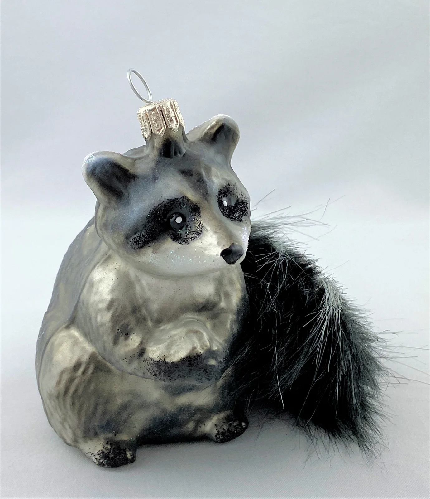 GMC Waschbär mit buschigem Schwanz
