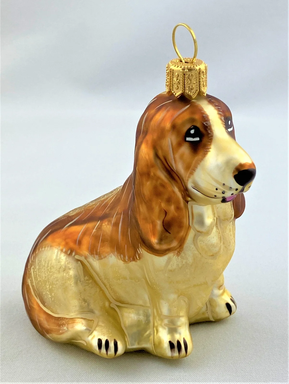 Hanco Sitzender Basset Hund
