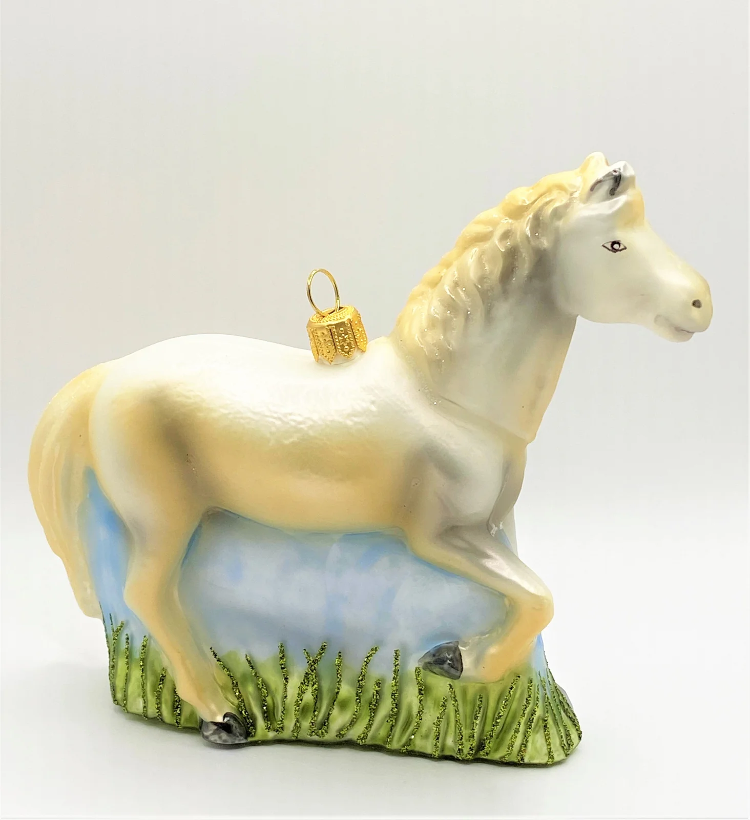 Hanco Weisses Pferd, Schimmel