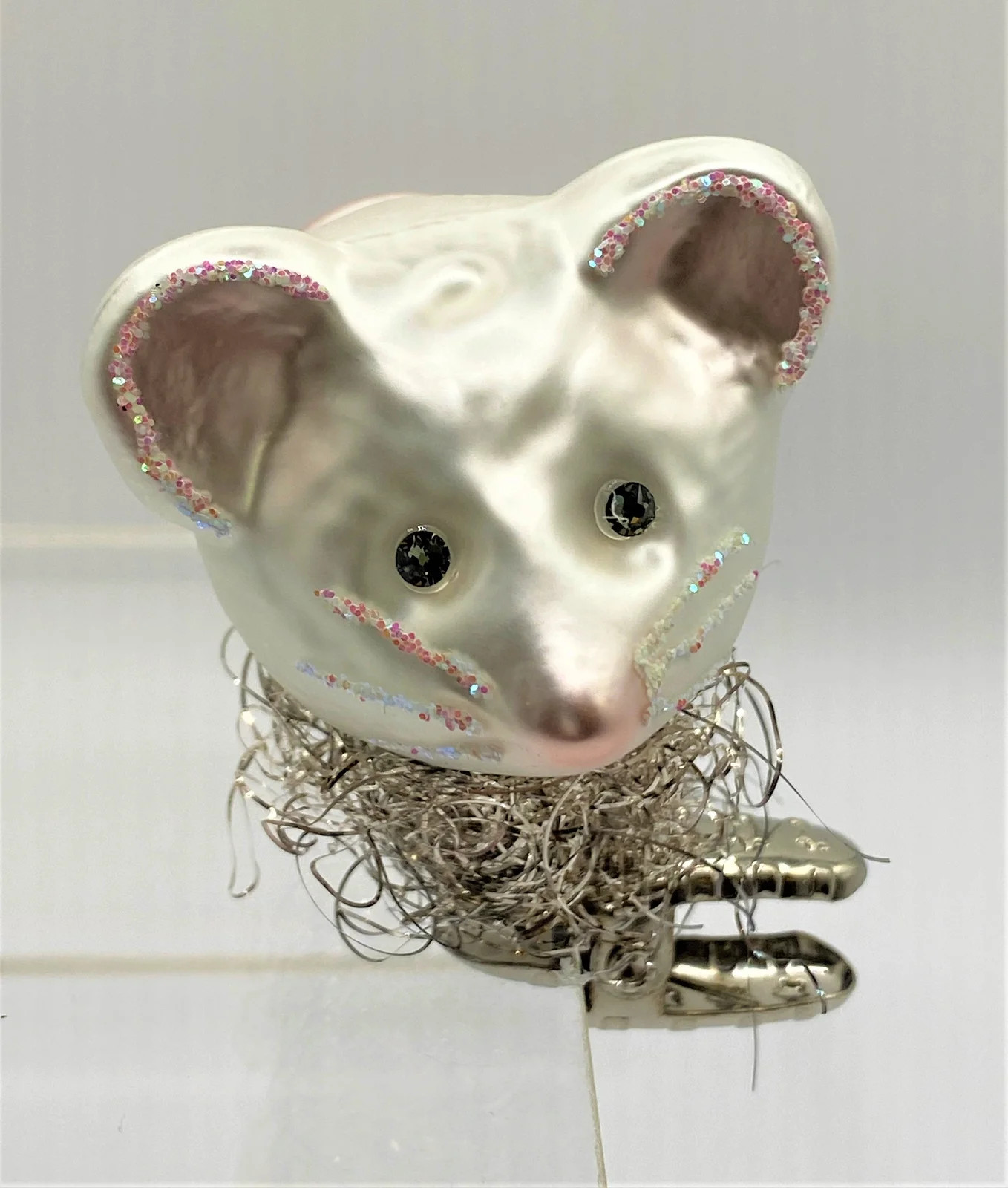 Inge-Glas Weisse Maus mit Glitzeraugen auf Clip