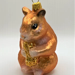 GMC Hamster knabbert an der Erdnuss
