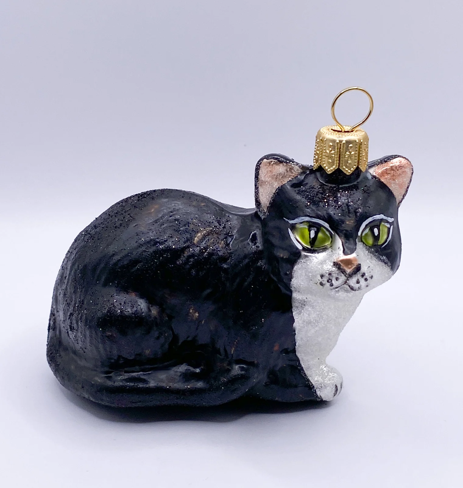 GMC Schwarze Katze mit weissem Bauch
