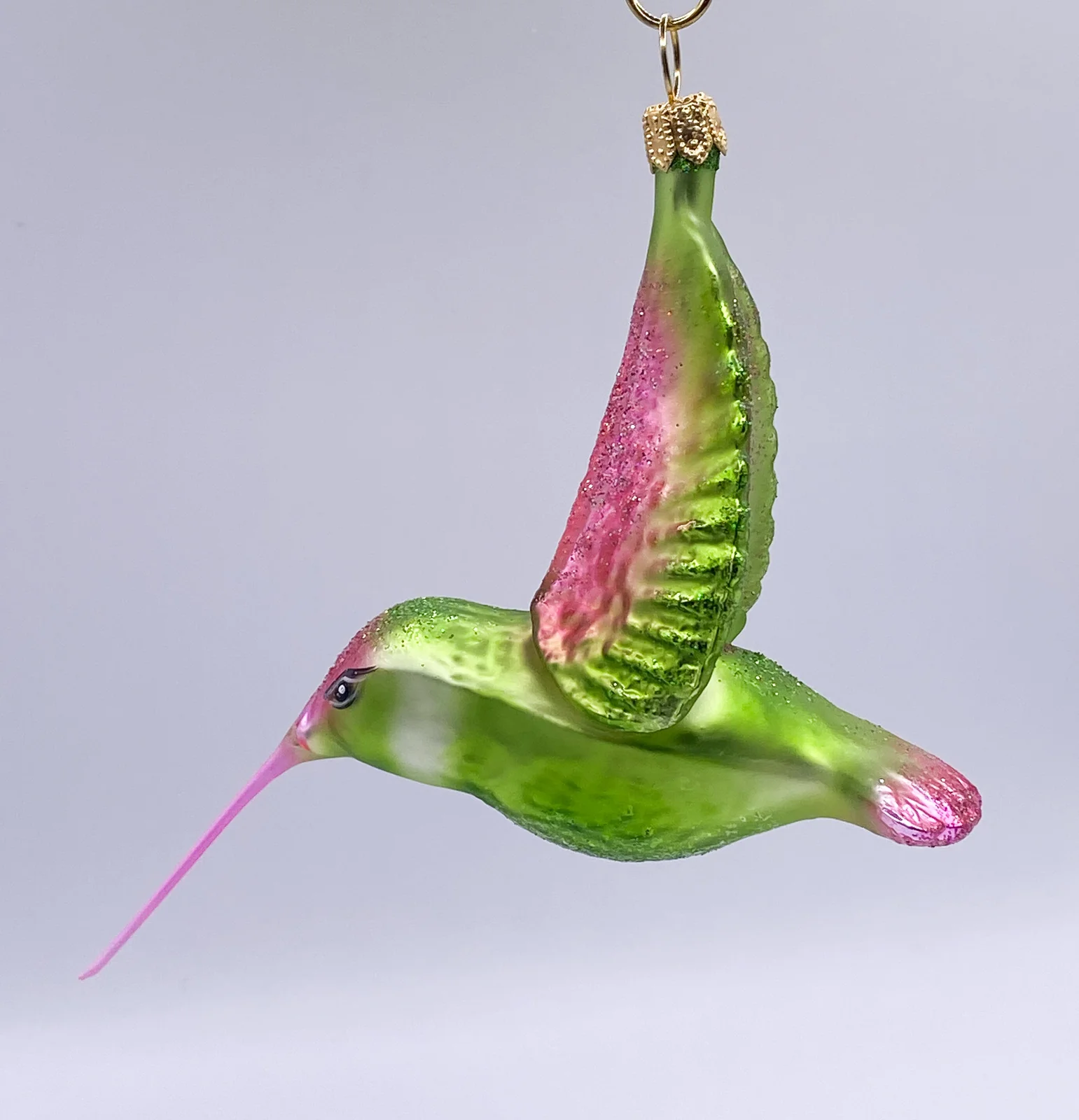 GMC Grüner fliegender Kolibri mit pinkem Schnabel