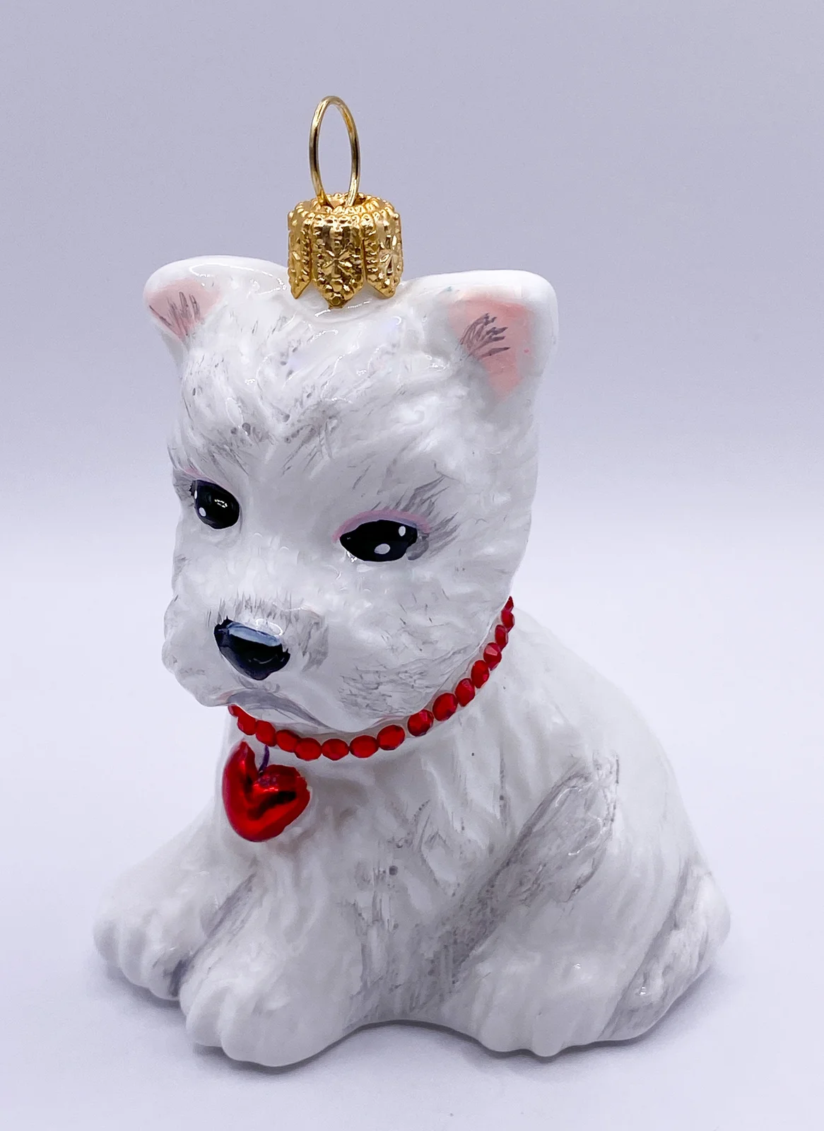 Komozja West Highland-Terrier-Hund mit rotem Herzchen-Halsband, KOMOZJA MOSTOWSKI