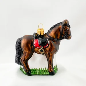Glaspol Dunkelbraunes Pferd mit roter Satteldecke