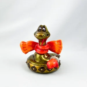 AtlasArt Schlange mit orangem Schal, AtlasArt