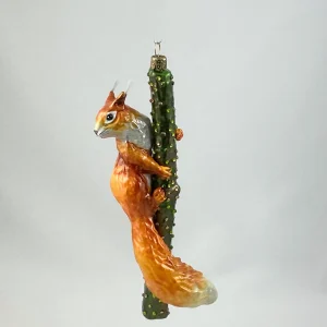 AtlasArt Eichhörnchen klettert am Ast AtlasArt