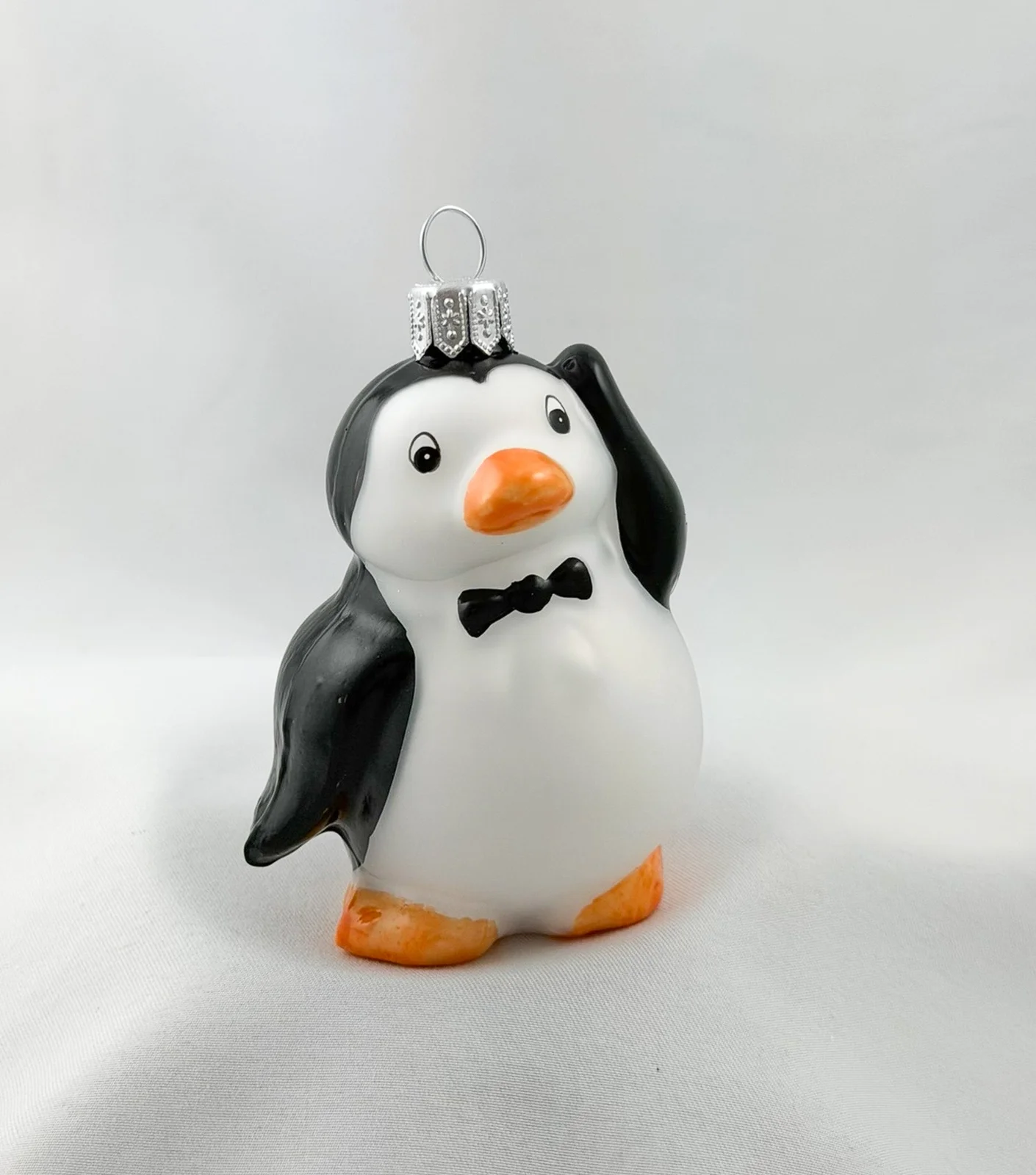 Hanco Süsser Pinguin mit schwarzer Fliege
