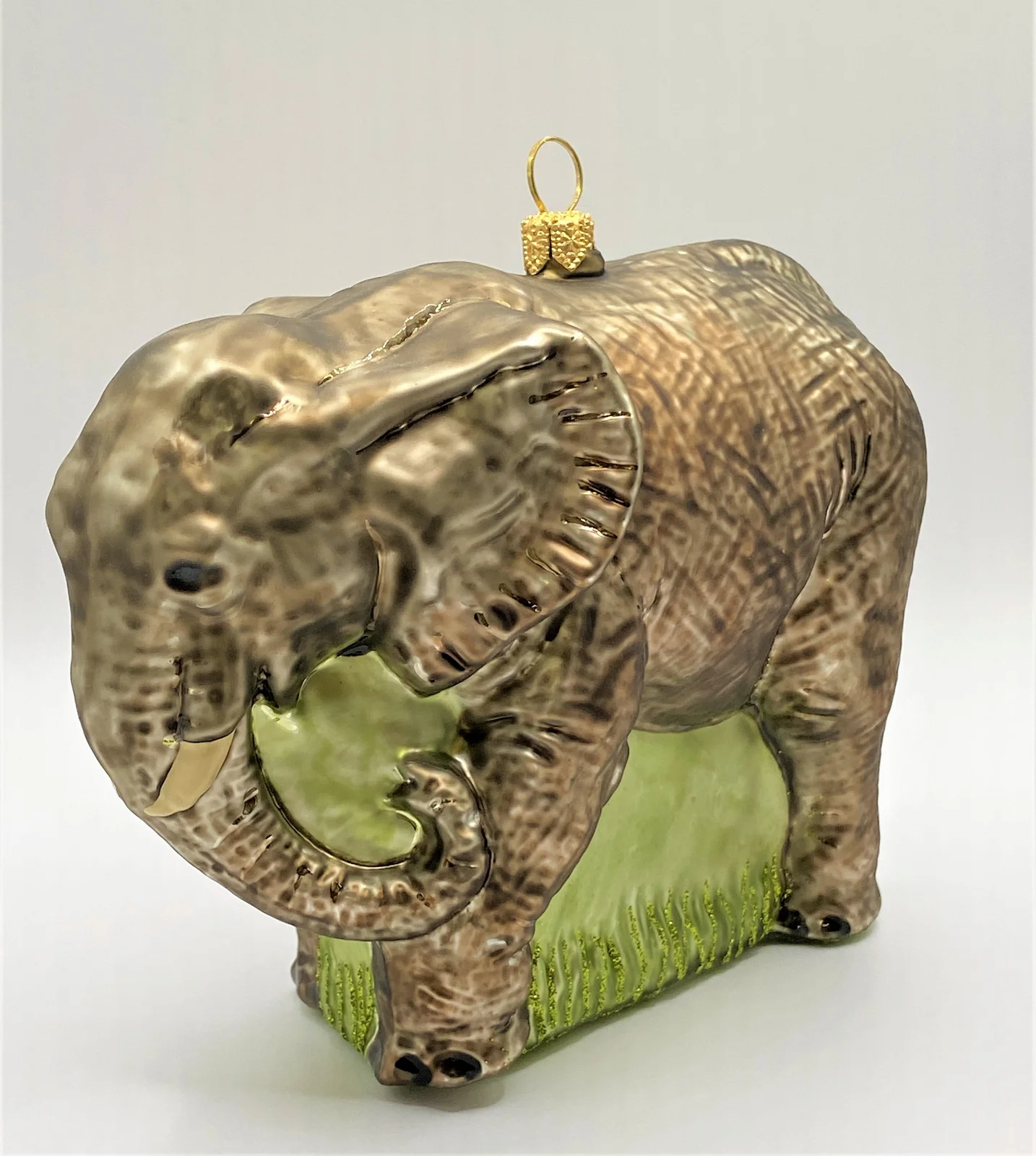 Hanco Grosser grauer Elefant