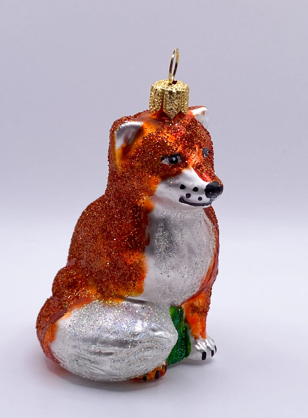 Glaspol Fuchs mit buschigem Schwanz