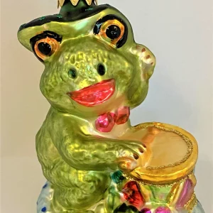 Oberfränkische Fröhlicher Frosch spielt Trommel